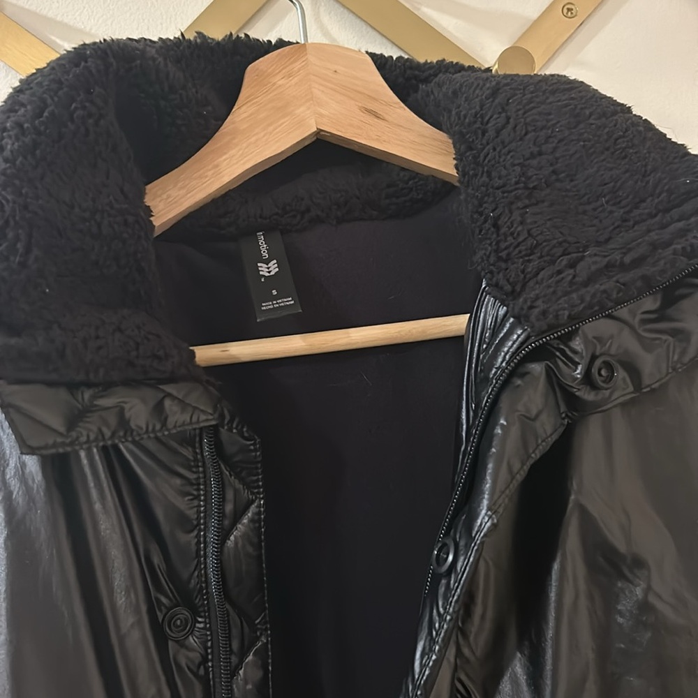 All in motion Puffer Jacket - Picture 5 of 7